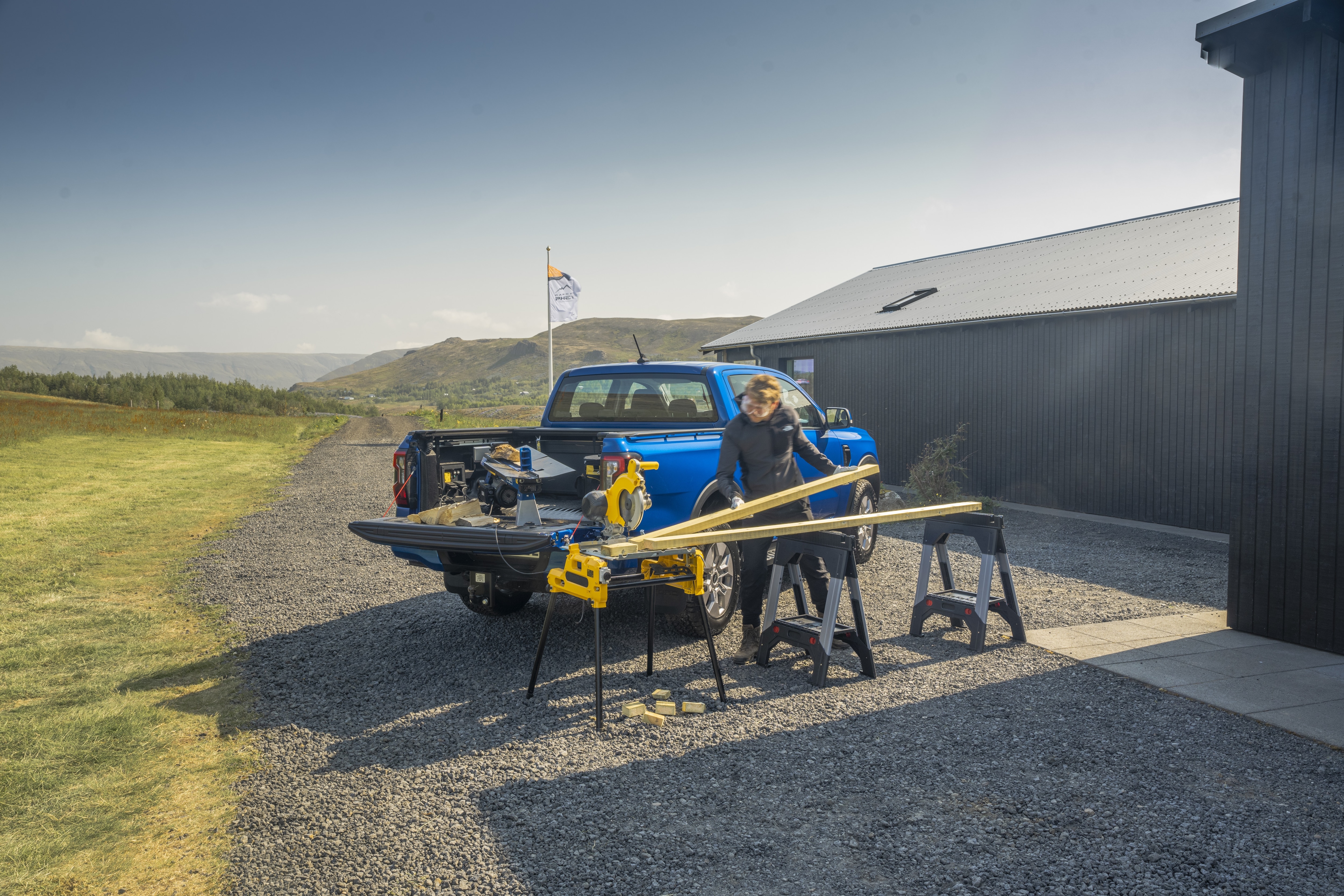 2026_Ranger_PHEV_towing_18